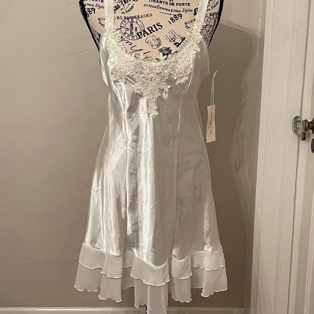 Linea Donatella White Chemise with Lace Detail
